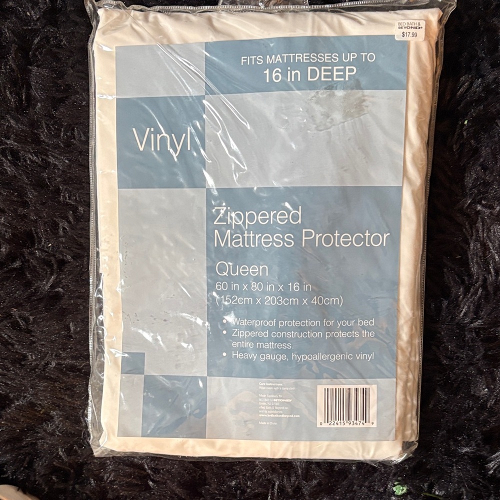 Bed Bath & Beyond Vinyl Zippered Mattress Protector - Queen